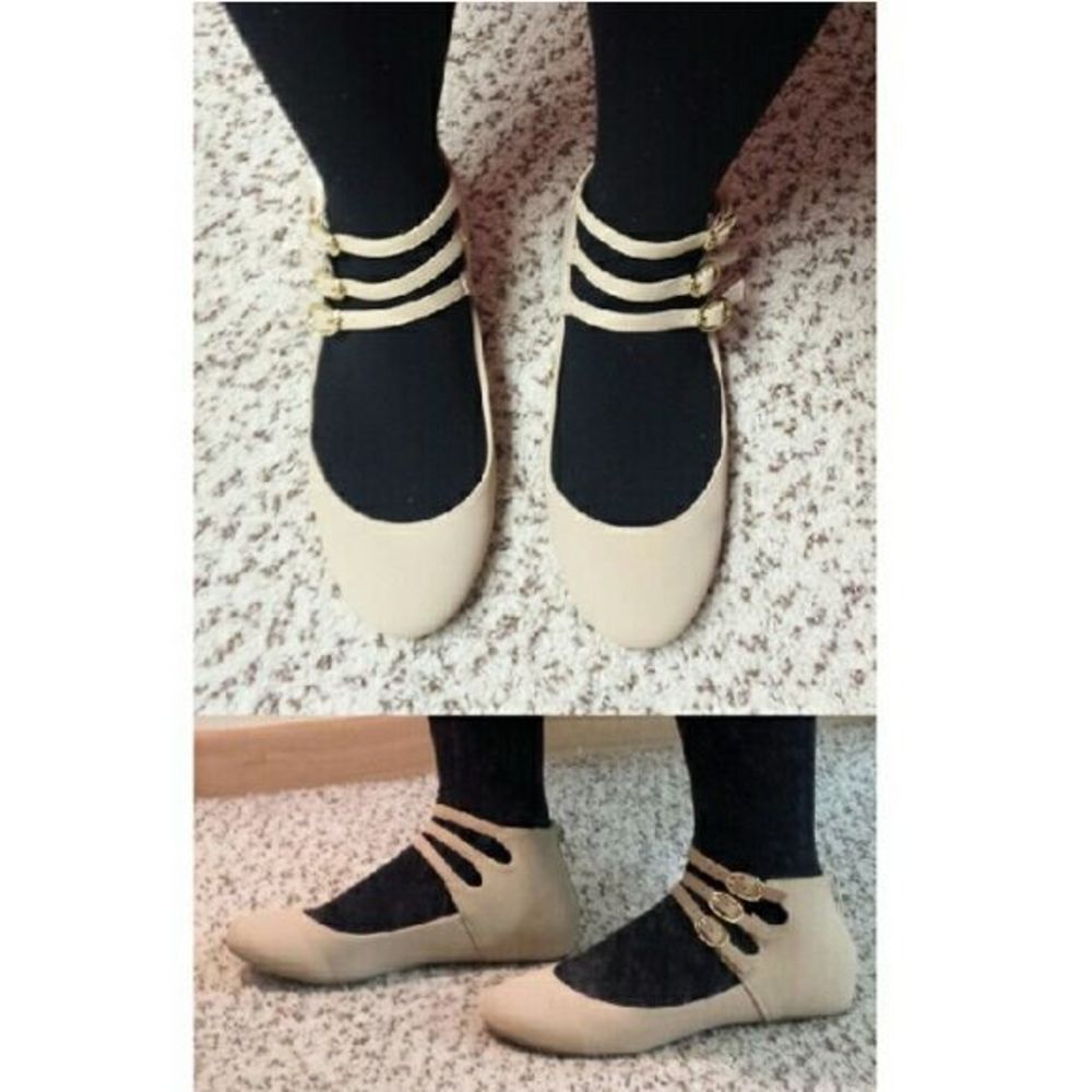 Nude Straped Flats